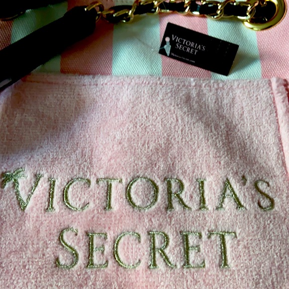 Victoria’s Secret - Picture 2 of 7